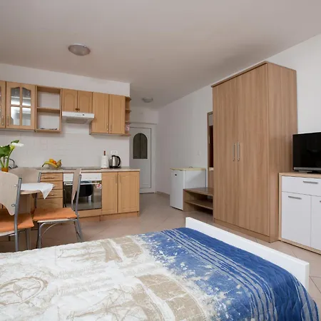 Vero-3 By Interhome Abbázia